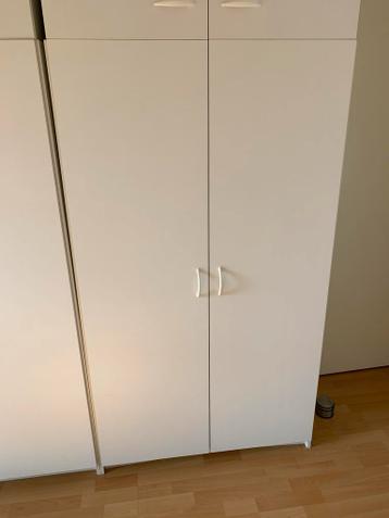 Gratis: Kast met planken (2 stuks beschikbaar)