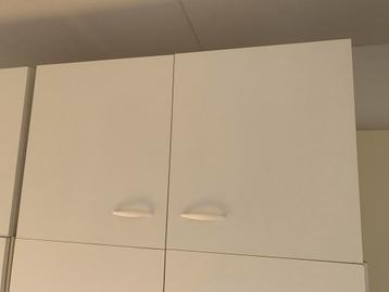 Gratis af te halen: Opbergkast met middenplank (2 stuks)