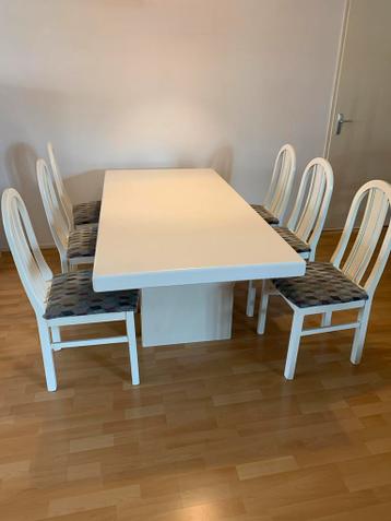 Gratis af te halen: Eettafel met 6 stoelen (Amersfoort)