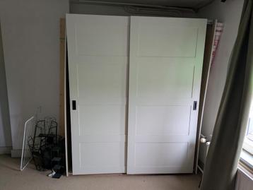 Witte schuifdeurkast - Ruime opbergoplossing kledingkast