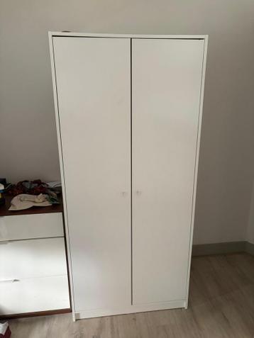 Witte IKEA kast met hang- en legruimte