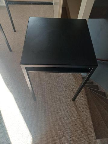 Nachtkastjes gratis op te halen.