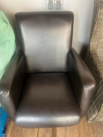 Comfortabel fauteuiltje, donkerbruin kunstleer