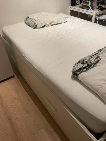 Very nice bed with matress