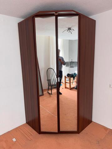 Ikea Hoek Kledingkast met Spiegeldeuren (één barst)