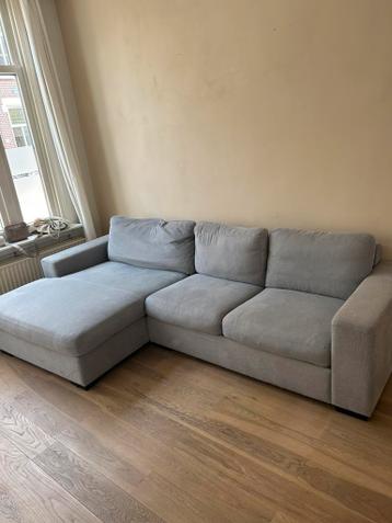 Gratis grijze stoffen bank (moet snel weg)