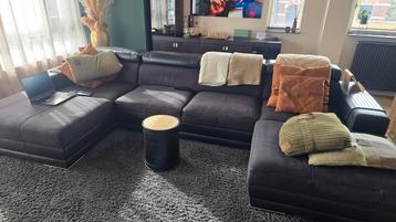 GRATIS Comfortabele U-bank met 3 zitplaatsen en 2 eilanden