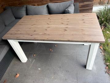 Gratis eettafel / tuintafel - robuust en veelzijdig