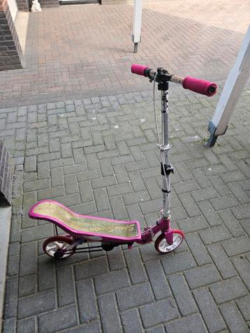 Space Scooter roze gratis