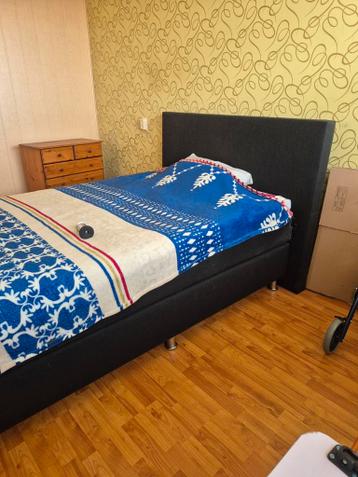 Gratis af te halen: Boxspring bed 140x200 (excl. topmatras)