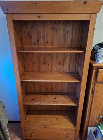 Handgemaakte Boekenkast en Dressoir - Massief Hout