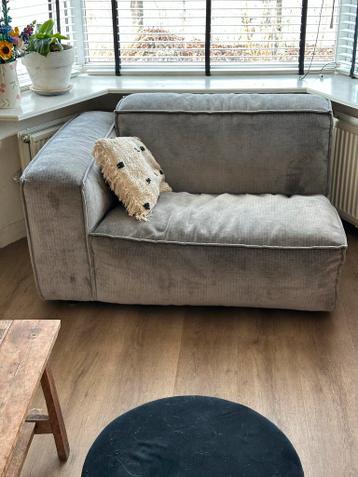 Comfortabele grijze corduroy loveseat