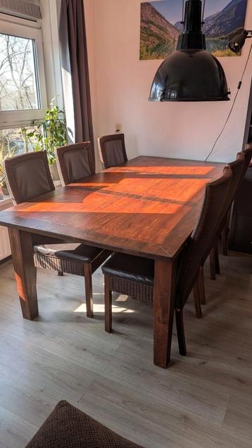 !! Gratis eettafel met 6 stoelen !!