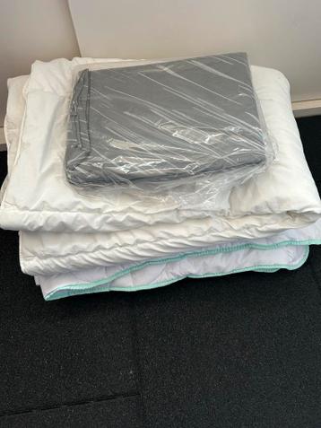 Twee vier seizoenen dekbedden 140x200 cm