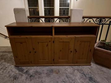 Buffetkast van grenenhout met deuren en planken