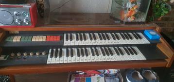 Vintage Solina orgel met twee klavieren