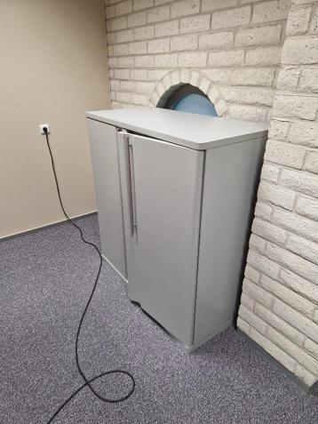 Grijze kast 0.57x1.20x1.28 (dxbxh)