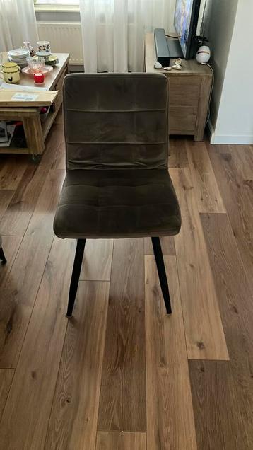 Stoel in nette staat, overbodig