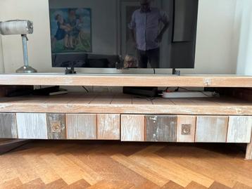 Mooi robuust televisiemeubel, gratis