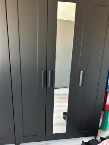 Gratis kledingkast met spiegel af te halen in Alkmaar