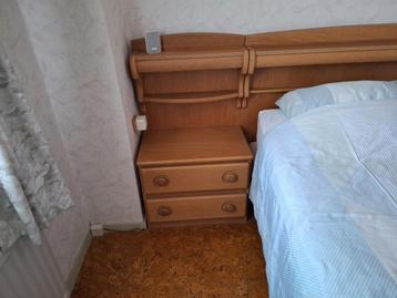 Gratis 2 persoonsbed met matrassen en dekbedden