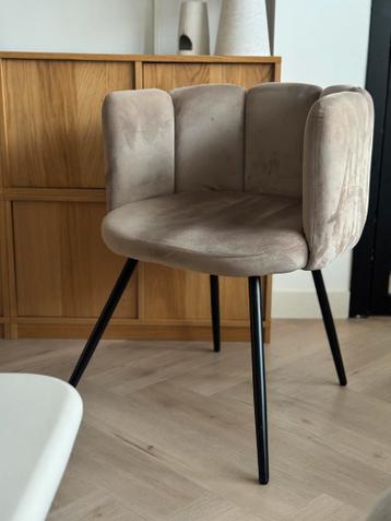 Stoel beige/taupe met zwarte poten