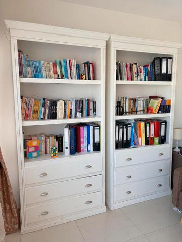 Set van 2 witte boekenkasten met lades en planken