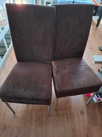 Gratis 2 eetstoelen
