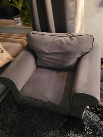 Leuke en mooie IKEA love seat met nieuwe hoes