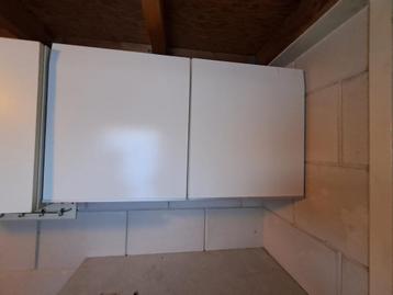 Witte wandkasten voor opslag