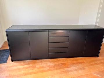 Dressoir met marmeren blad, 4 deuren en 5 lades