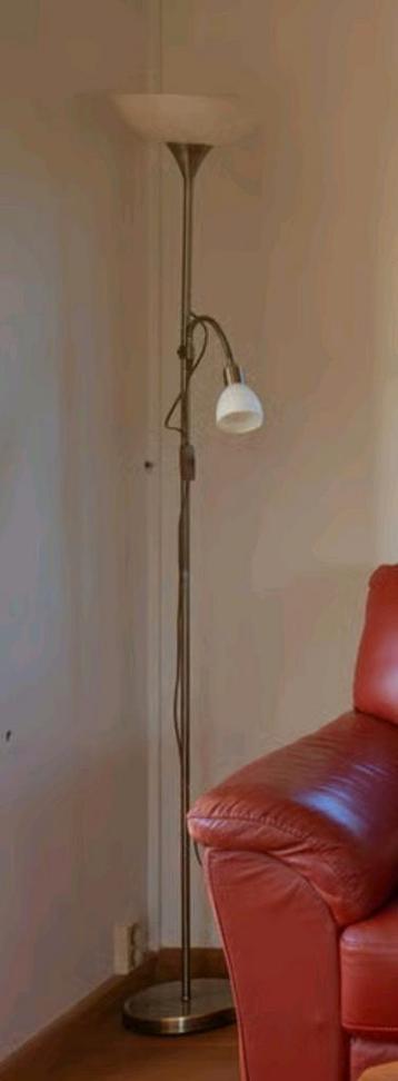 Mooie staande lamp gratis! En voor niets :)