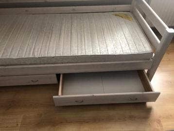 2x Eenpersoonsbed met lade - ideaal voor kinder-/logeerbed