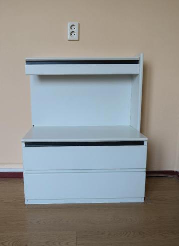 Nachtkastje in gebroken wit