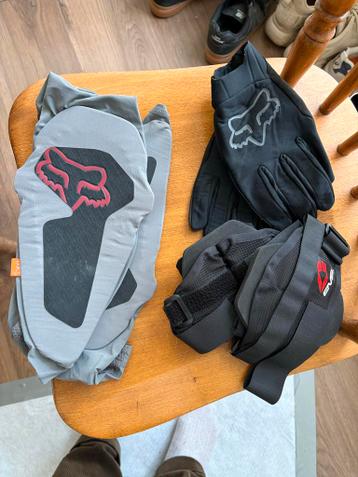 Kniebeschermers, polsbeschermers & handschoenen