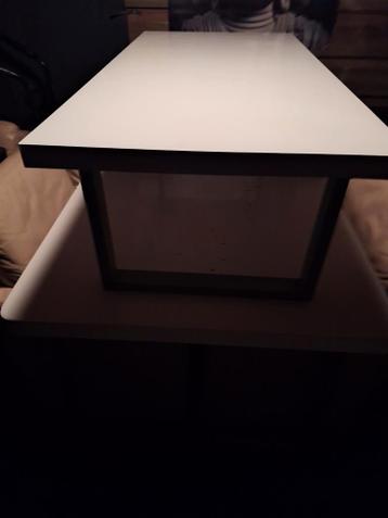 Eethoektafel en salontafel gratis