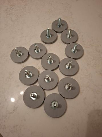 Gratis nieuw 13x Meubelpootjes voor Ikea Besta kast