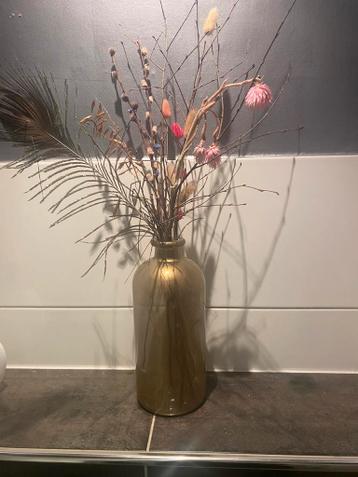 Vaasje met droogbloempjes