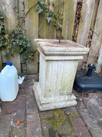Decoratieve betonnen zuil voor tuin of terras