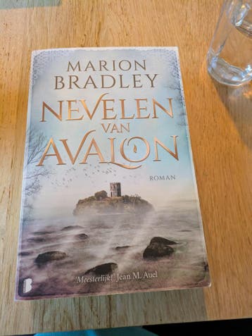 Boek: Nevelen van Avalon - Marion Bradley (Roman)