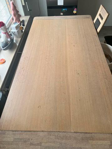 Eettafel met stoelen (liefst dit weekend  7/8 maart ophalen)