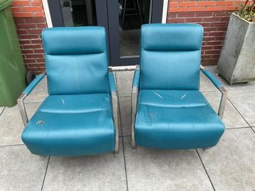 Twee stoelen van merk Xooon