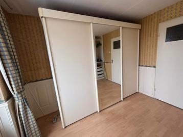 GRATIS ophalen zsm - Grote en degelijke kast