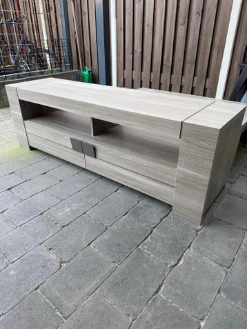 Mooie meubel set, vandaag of morgen gratis