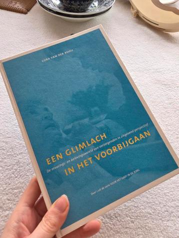 Een Glimlach in het Voorbijgaan - Cora van der Kooij