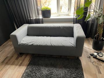 Comfortabele grijze bank ( gratis )