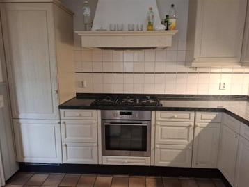 Gratis landelijke crème keuken met granieten aanrecht