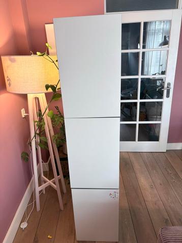 Gratis Besta IKEA tv kast - Gebruikt met beschadigingen