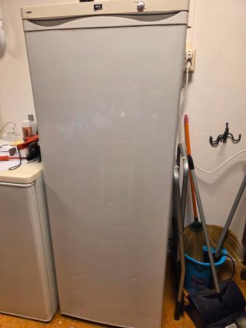 Ijskast - gratis af te halen (lades defect)