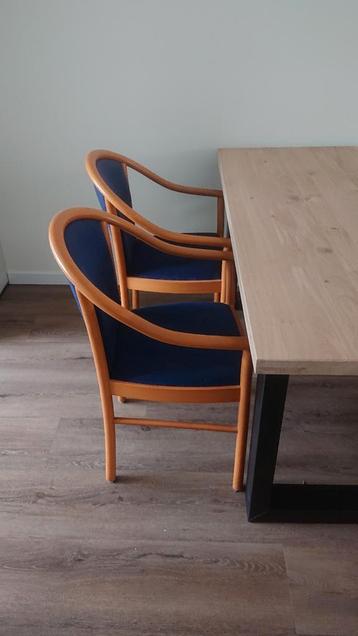 Gratis aangeboden 4 eettafel stoelen